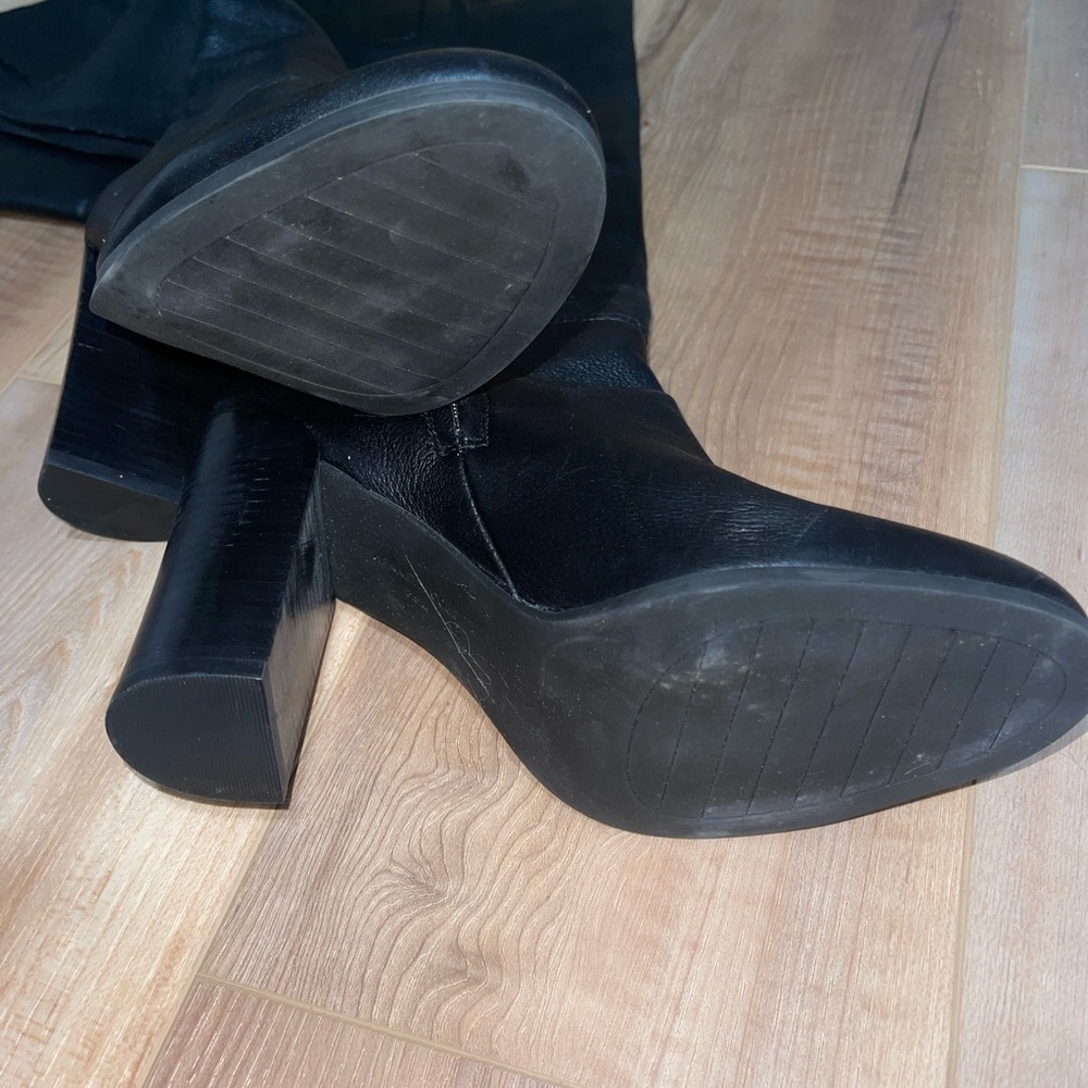 Boots - Picture 4 of 5
